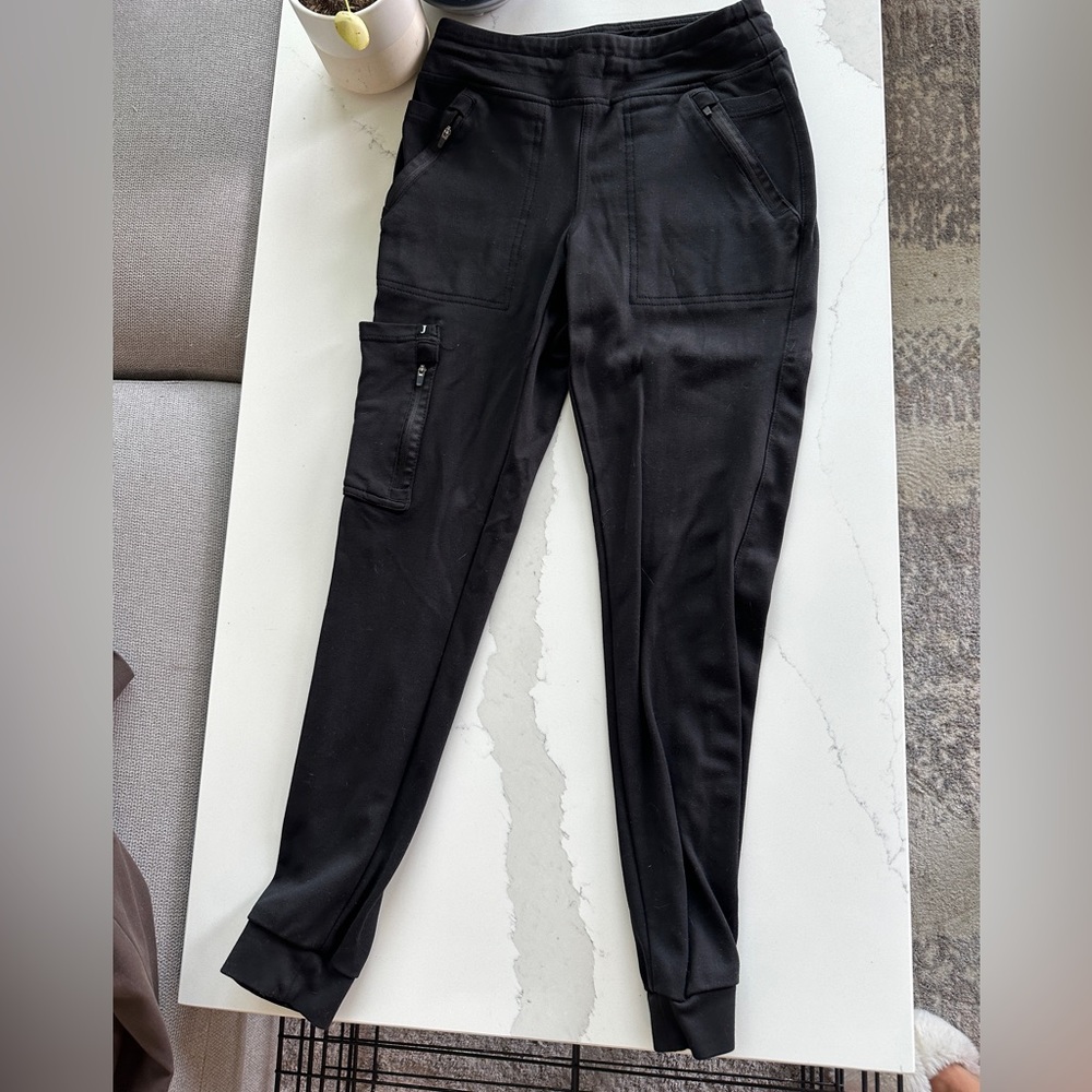 Jaanuu jogger scrubs